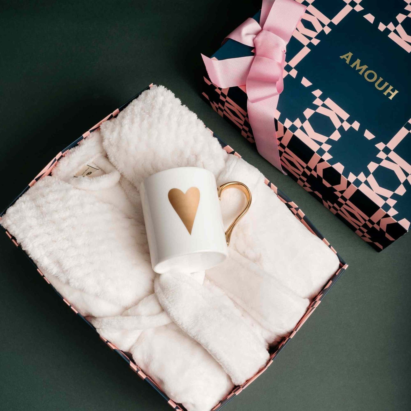 KIT NAMORADOS ROUPÃO + CANECA LOVE NA CAIXA G