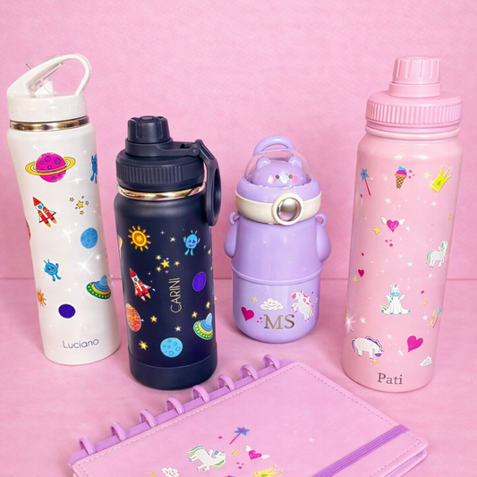 Kit Volta às Aulas: Adesivo Temático + Garrafa Térmica 800ml na Sacola