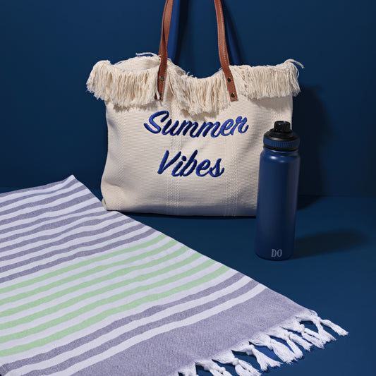 Kit Summer Vibes com bolsa de praia, toalha e garrafa na caixa G