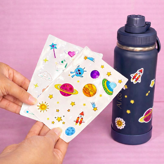 Kit Volta às Aulas: Adesivo Temático + Garrafa Térmica com Base Emborrachada na Sacola