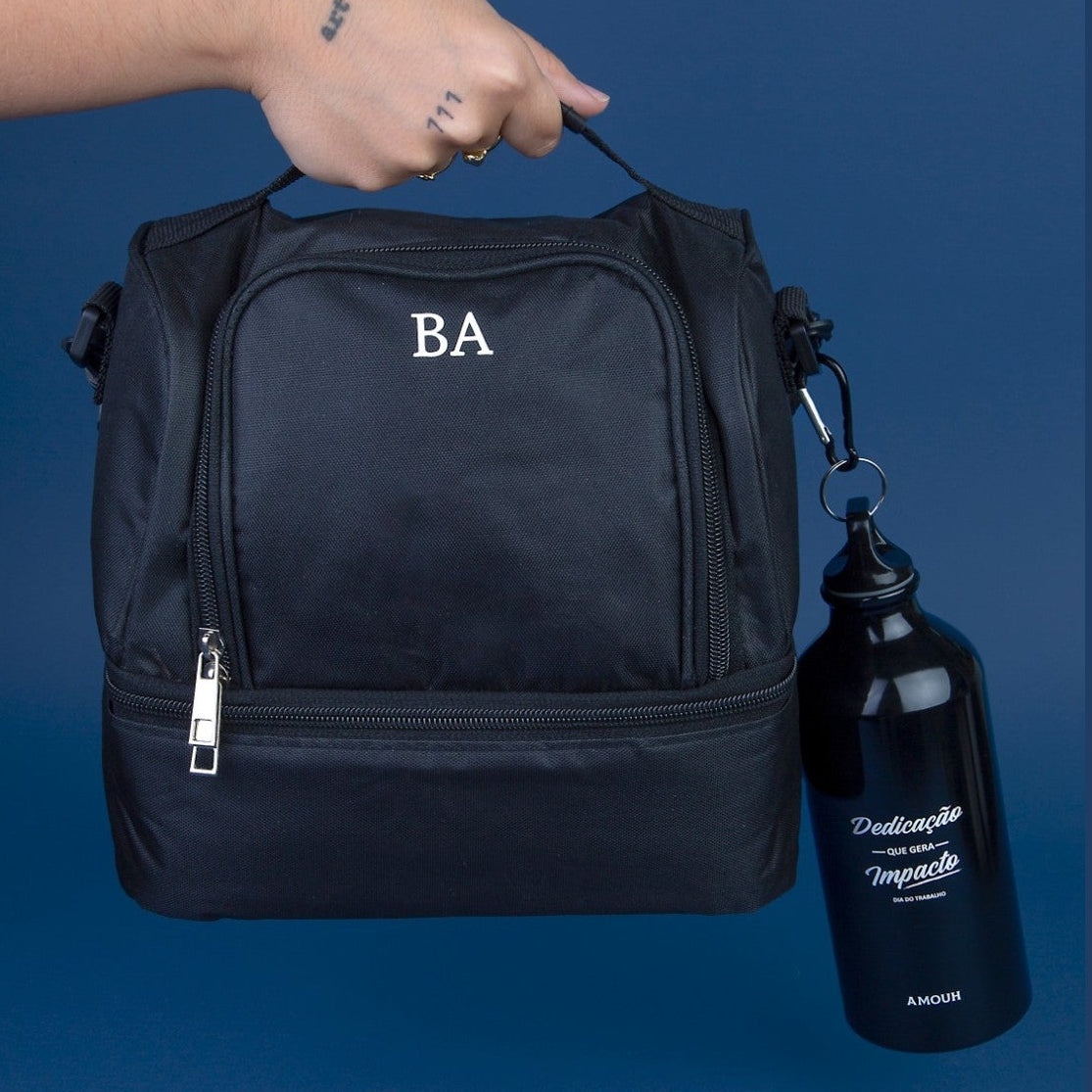 Garrafa Squeeze Preta com Chaveiro 500ml | Amouh