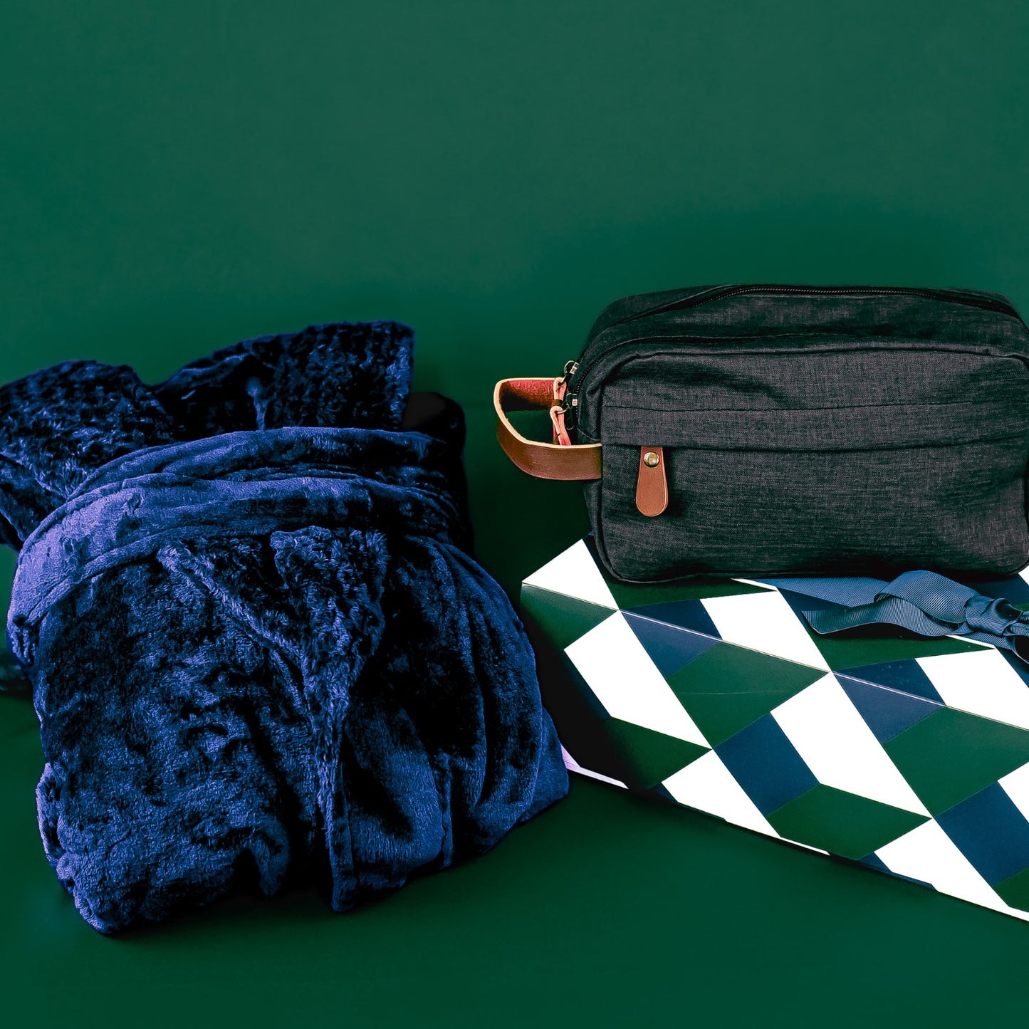 Kit conforto para ele: Roupão Deluxe + Trip Bag na Caixa Amouh