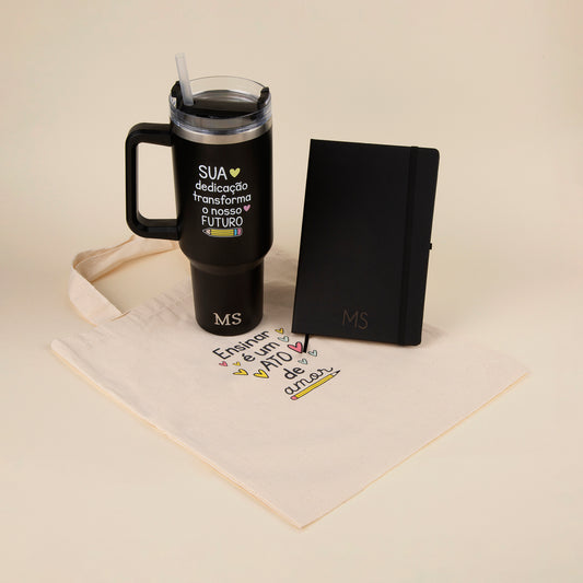 Kit 6 Prof: Caderno Moleskine com Iniciais + Super Copo 1.2L + Ecobag Temática