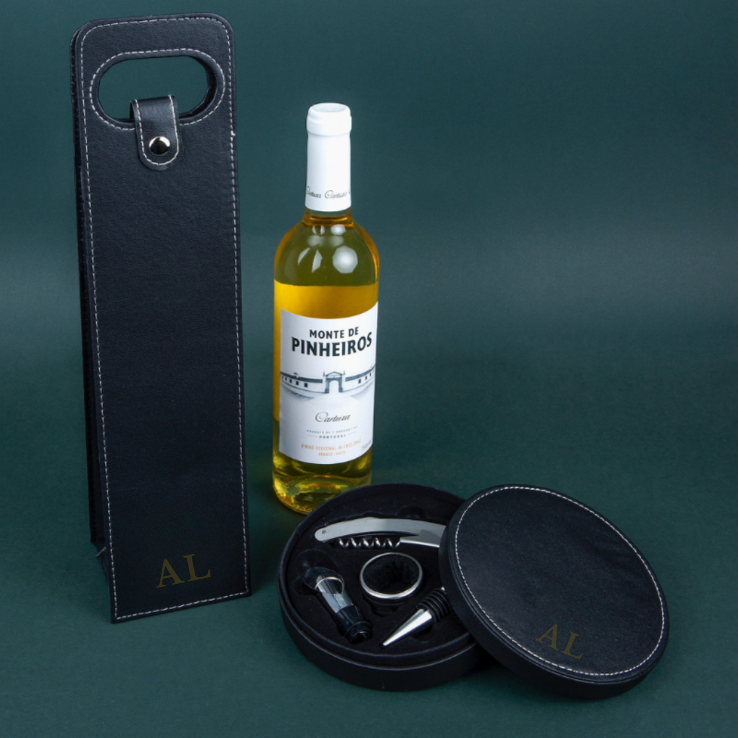 Kit Natal: Acessórios para vinho Couro + Vinho Monte Pinheiros + Sacola Amouh
