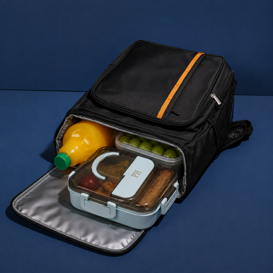 Kit Mochila Cooler + Marmita Personalizada com Inicias + Sacola Amouh